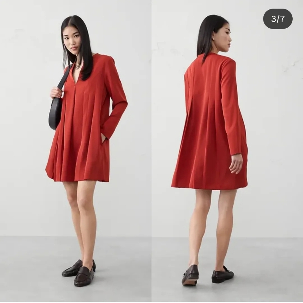 Banana Republic NWTs V-Neck Pleated Mini Dress